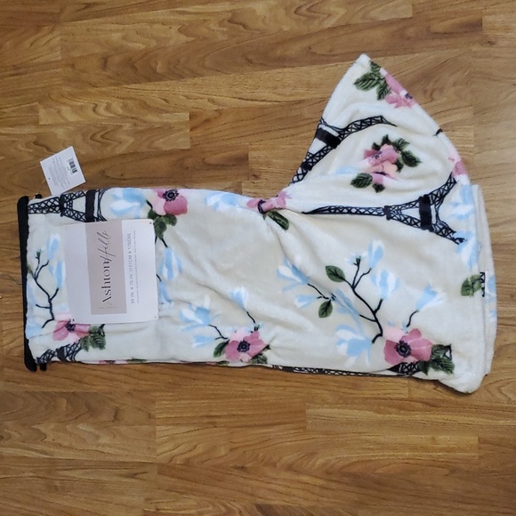 Ashton Hills Paris Plush Blanket Throw 50 x 70 NWT Eiffel Tower Floral - Picture 1 of 10
